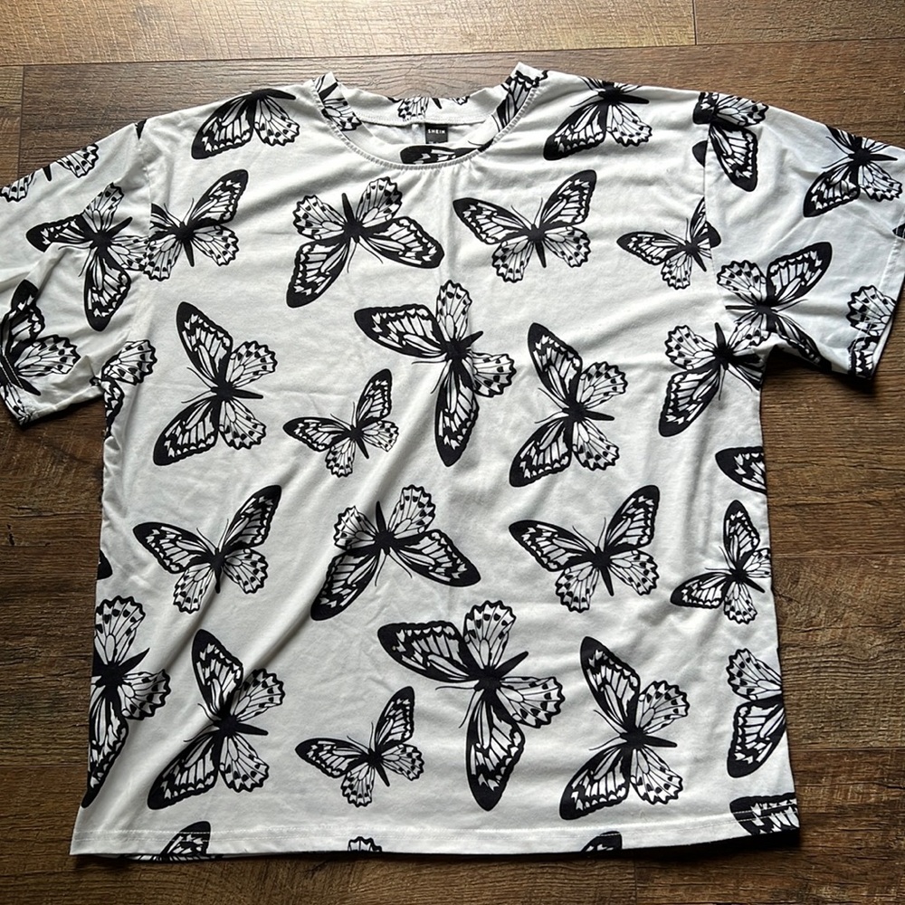 •Beautiful white butterfly shirt